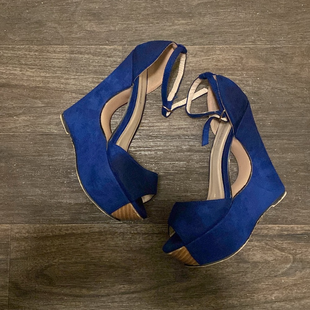 Shoes - Picture 2 of 4